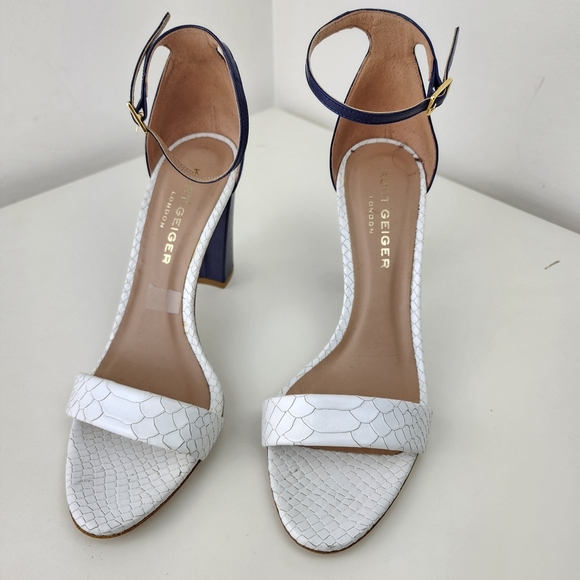 Kurt Geiger Women Peep Toe Sandals Block Heel Size 9.5 White & Navy Blue - Picture 2 of 12